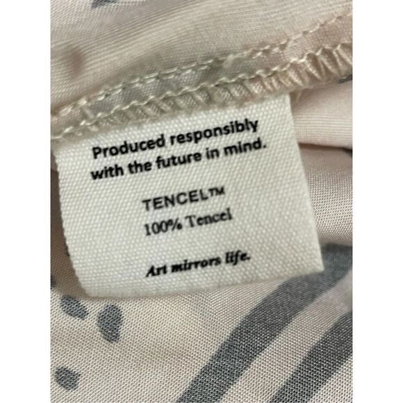 Untitled in Motion Anotia Printed Dress Size L - Picture 8 of 10